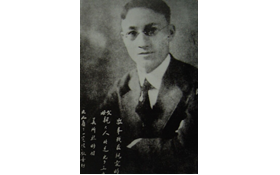 一弯新月照东西——徐志摩